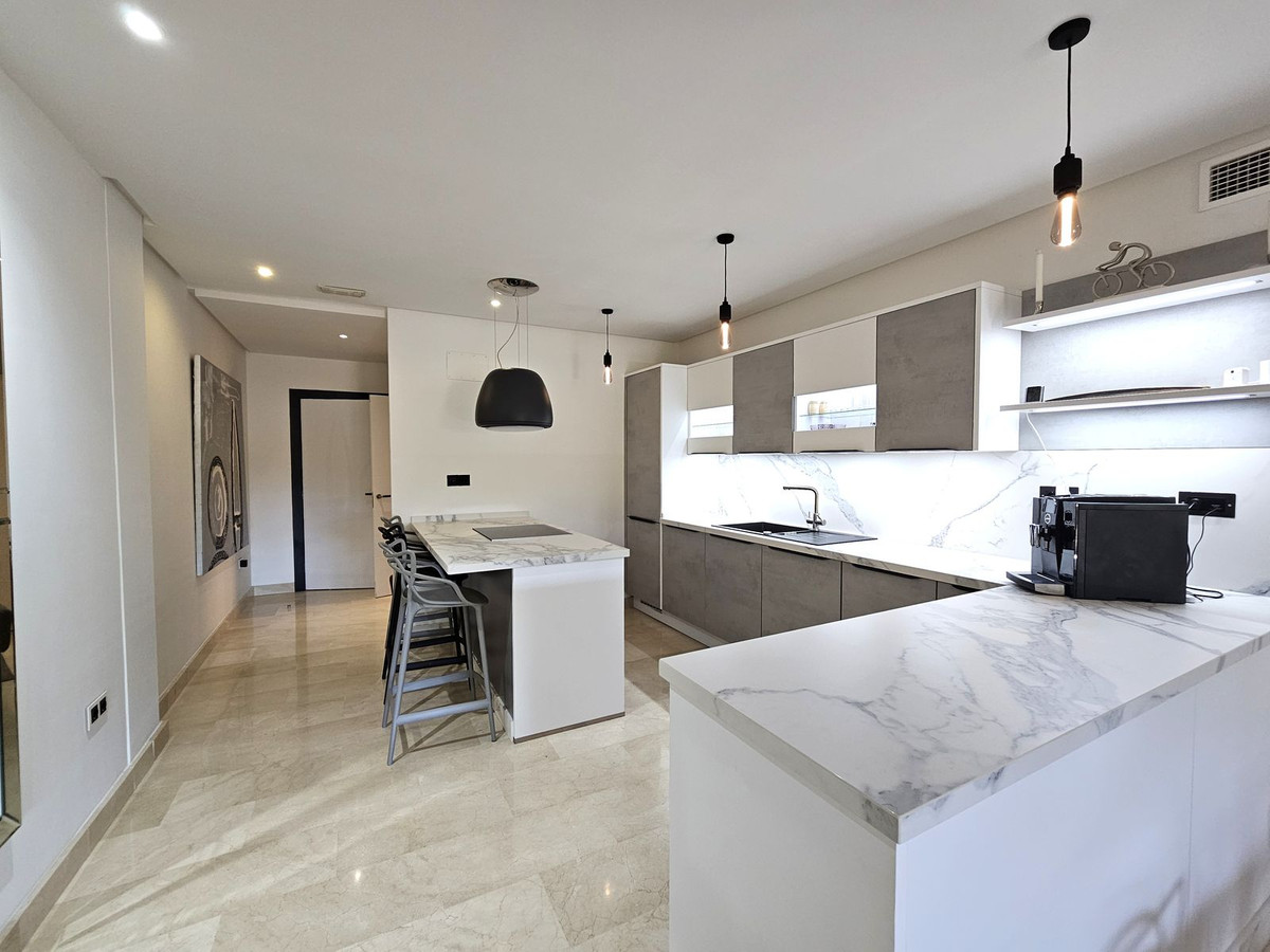 3 Bedroom Apartment for Sale in Puerto Banús — 3