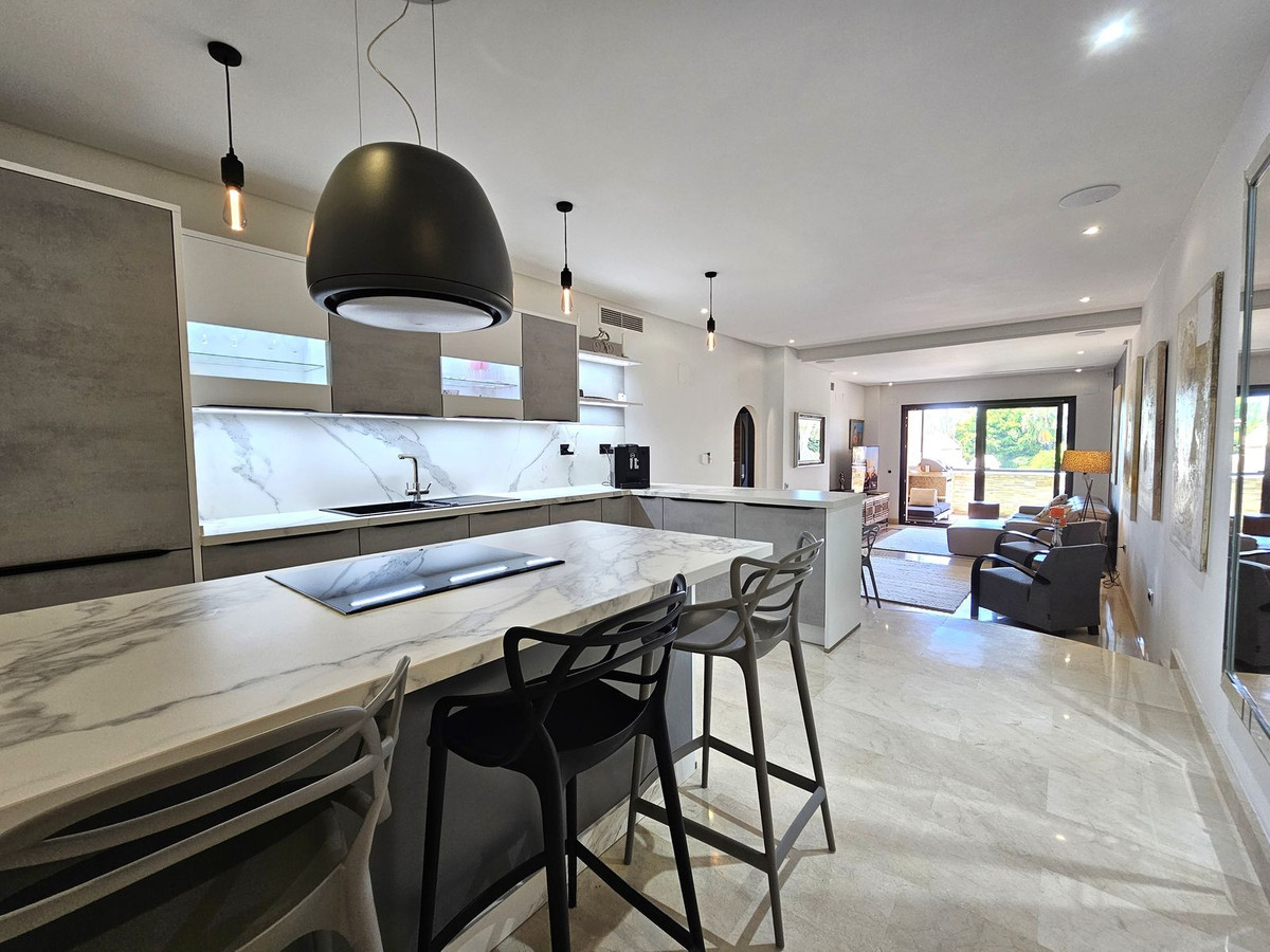 3 Bedroom Apartment for Sale in Puerto Banús — 4