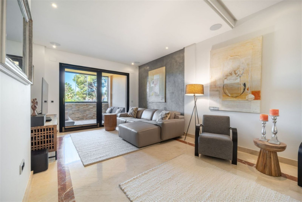 3 Bedroom Apartment for Sale in Puerto Banús — 5