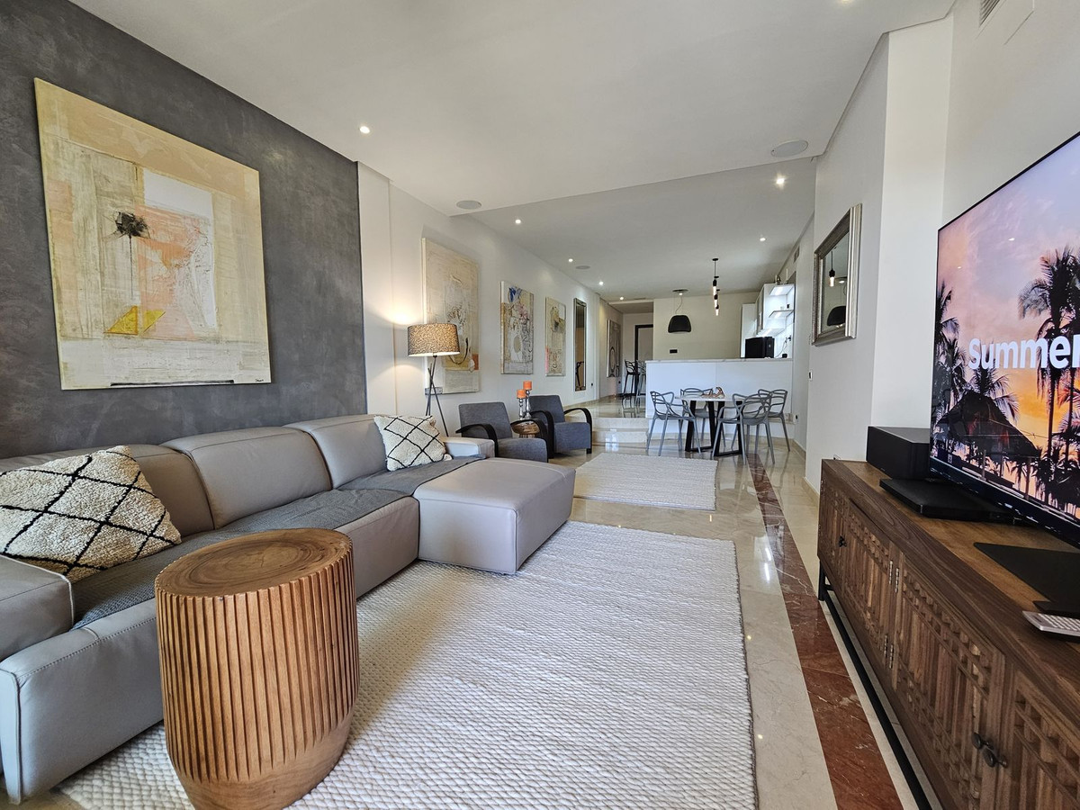 3 Bedroom Apartment for Sale in Puerto Banús — 6