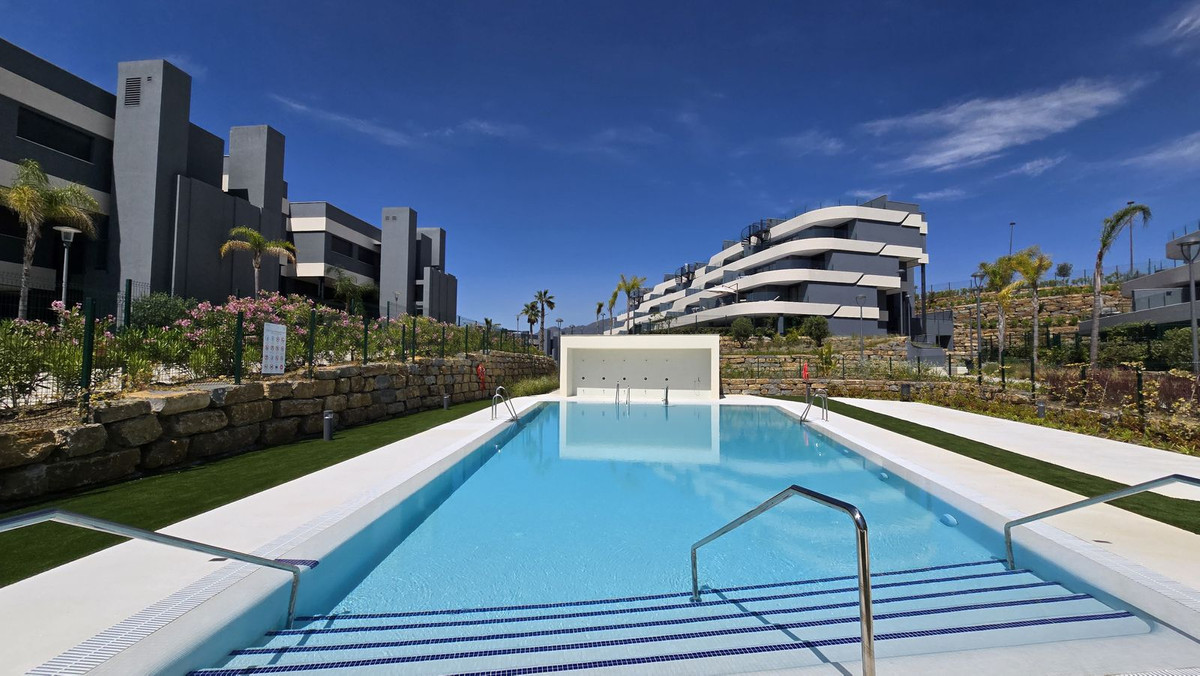3 Bedroom Apartment for Sale in New Golden Mile