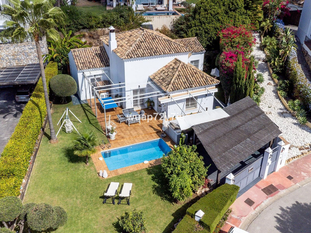 4 Bedroom Villa for Sale in Istán — 3