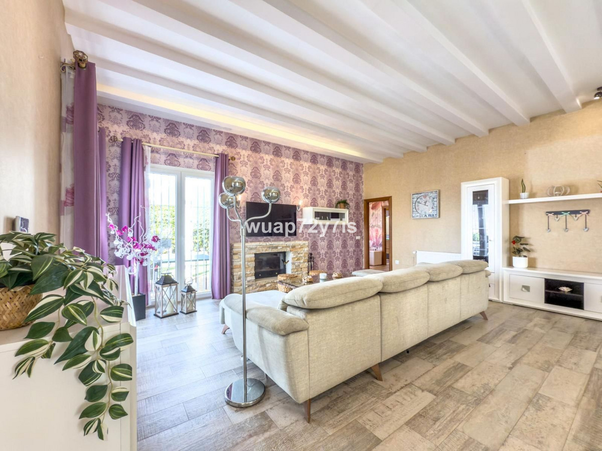 4 Bedroom Villa for Sale in Istán — 8
