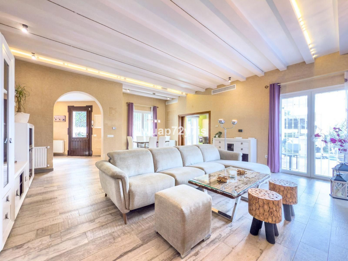 4 Bedroom Villa for Sale in Istán — 9
