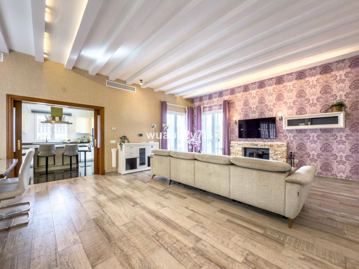 4 Bedroom Villa for Sale in Istán — view 10