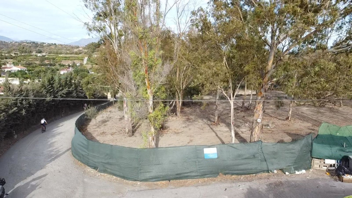 Plot for Sale in Estepona — 3