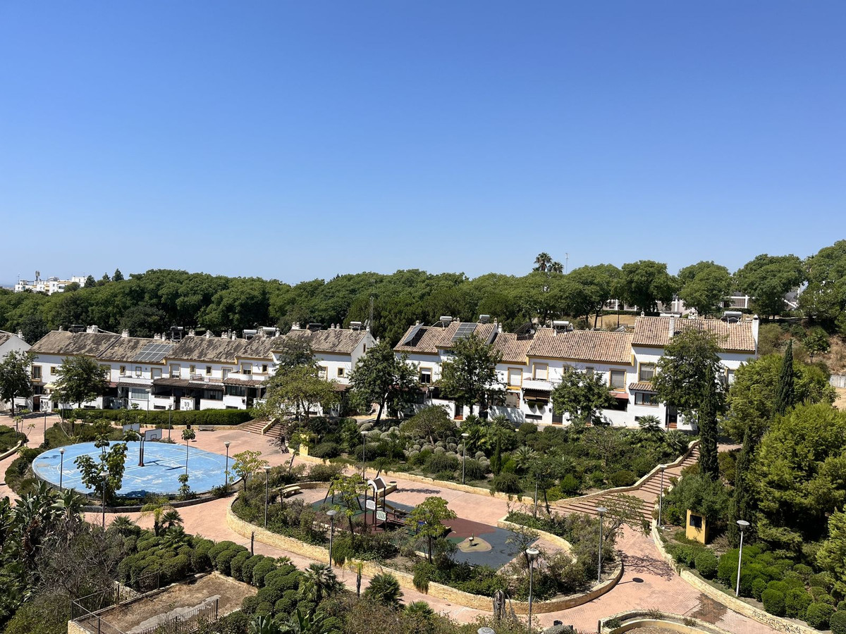 3 Bedroom Apartment for Sale in Estepona