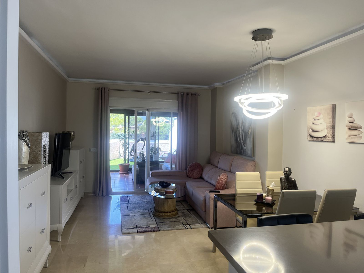 3 Bedroom Apartment for Sale in Estepona — 2