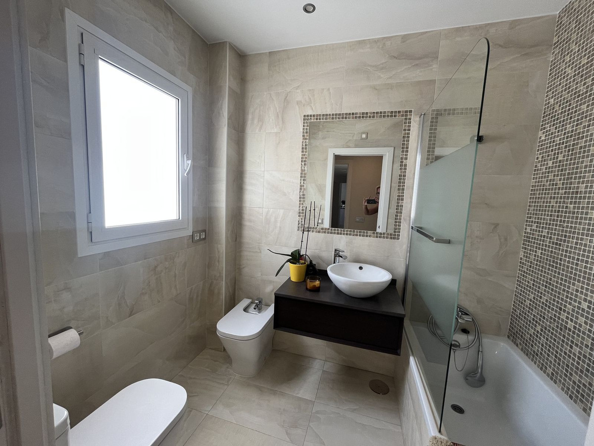3 Bedroom Apartment for Sale in Estepona — 7