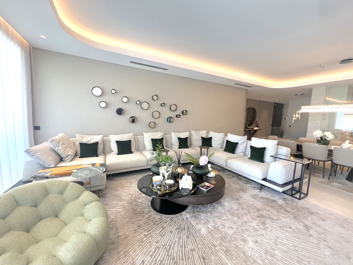 5 Bedroom Apartment for Sale in The Golden Mile — 3