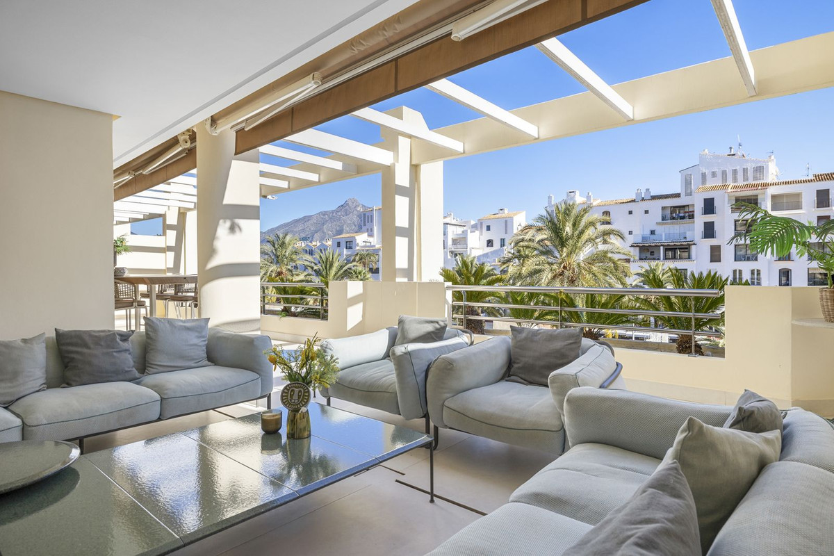 4 Bedroom Apartment for Sale in Puerto Banús