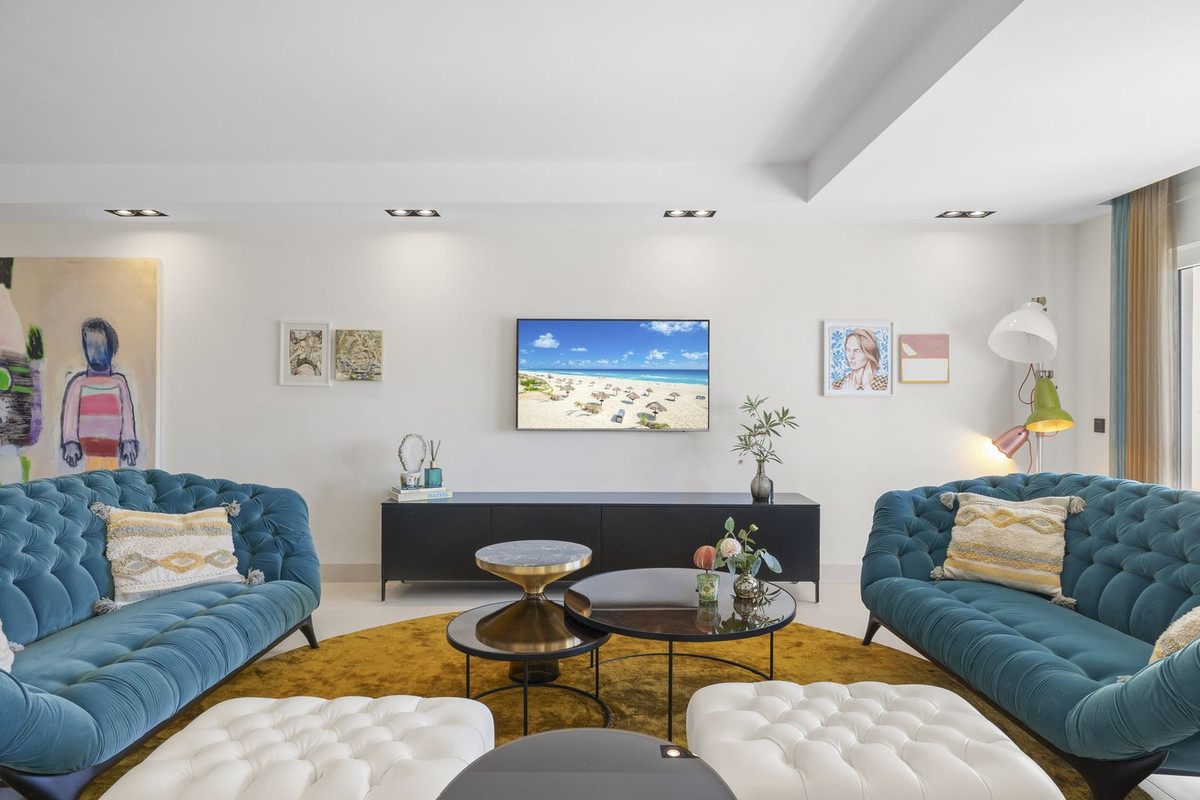 4 Bedroom Apartment for Sale in Puerto Banús — 6