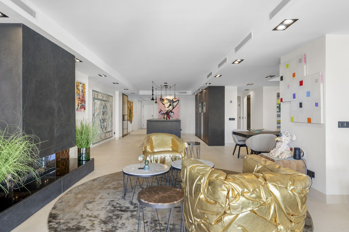 4 Bedroom Apartment for Sale in Puerto Banús — view 10
