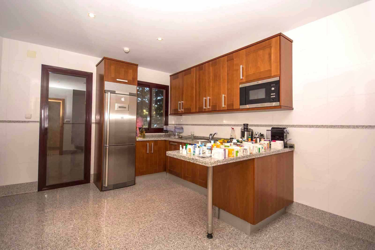 4 Bedroom Apartment for Sale in New Golden Mile — 2