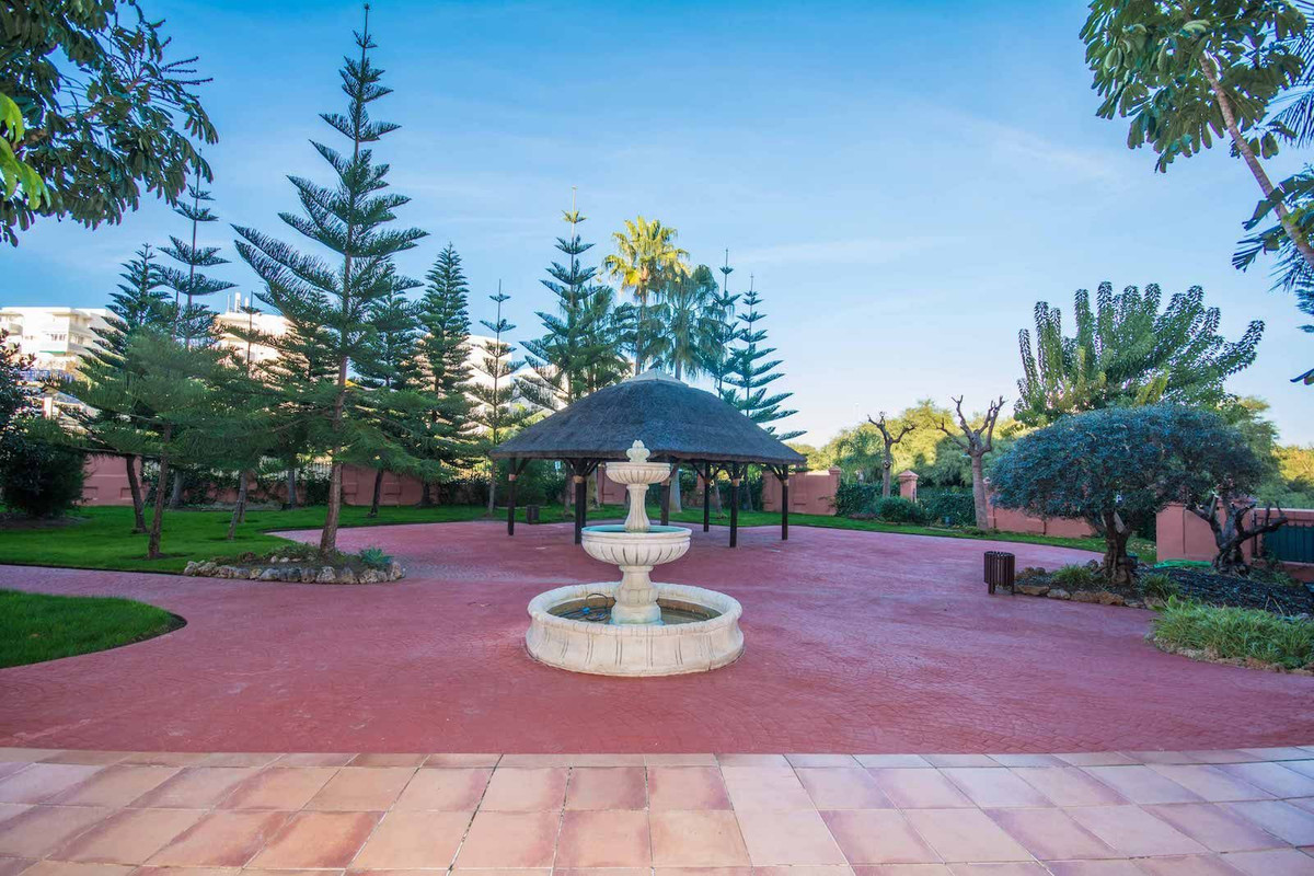 4 Bedroom Apartment for Sale in New Golden Mile — view 20