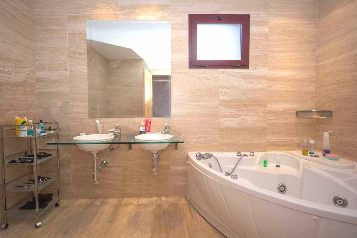 4 Bedroom Apartment for Sale in New Golden Mile — 8