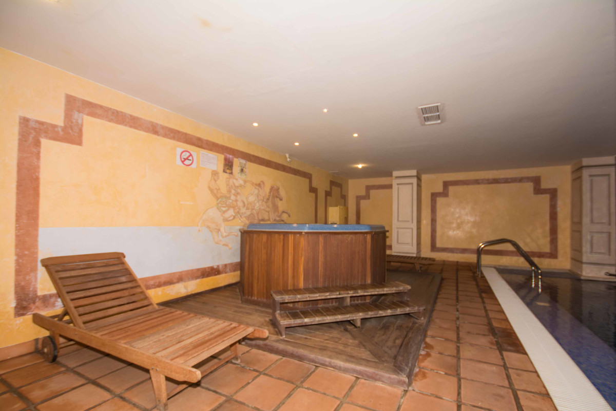 4 Bedroom Apartment for Sale in New Golden Mile — view 10