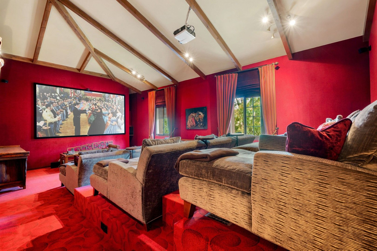 9 Bedroom Villa for Sale in Ojén — view 19