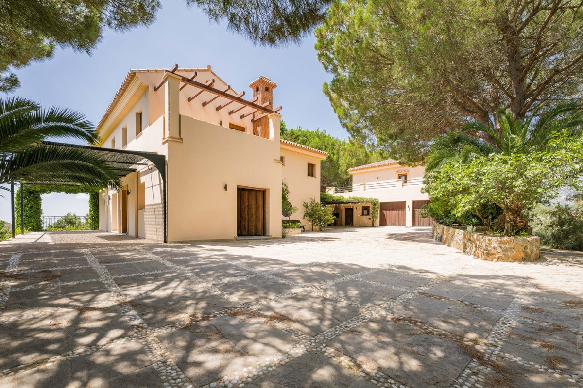 9 Bedroom Villa for Sale in Ojén — 3