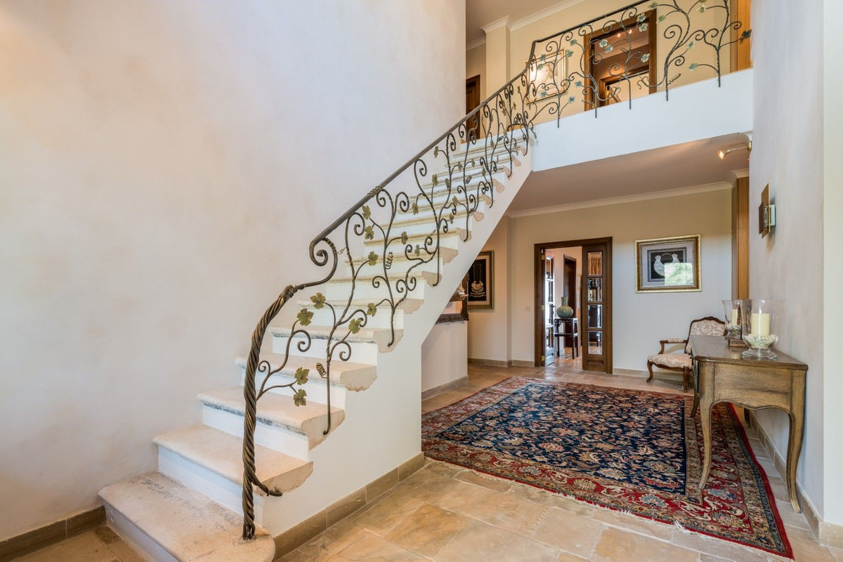 9 Bedroom Villa for Sale in Ojén — view 10
