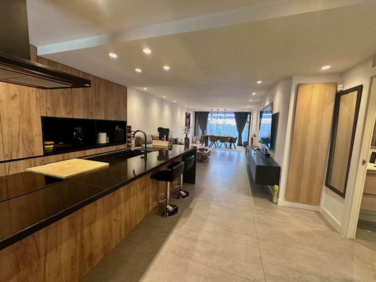 2 Bedroom Apartment for Sale in Estepona — view 10