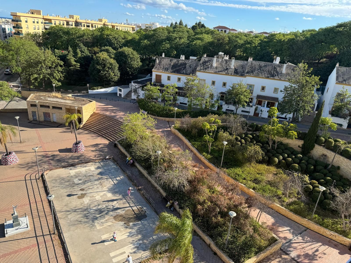 3 Bedroom Apartment for Sale in Estepona — 2