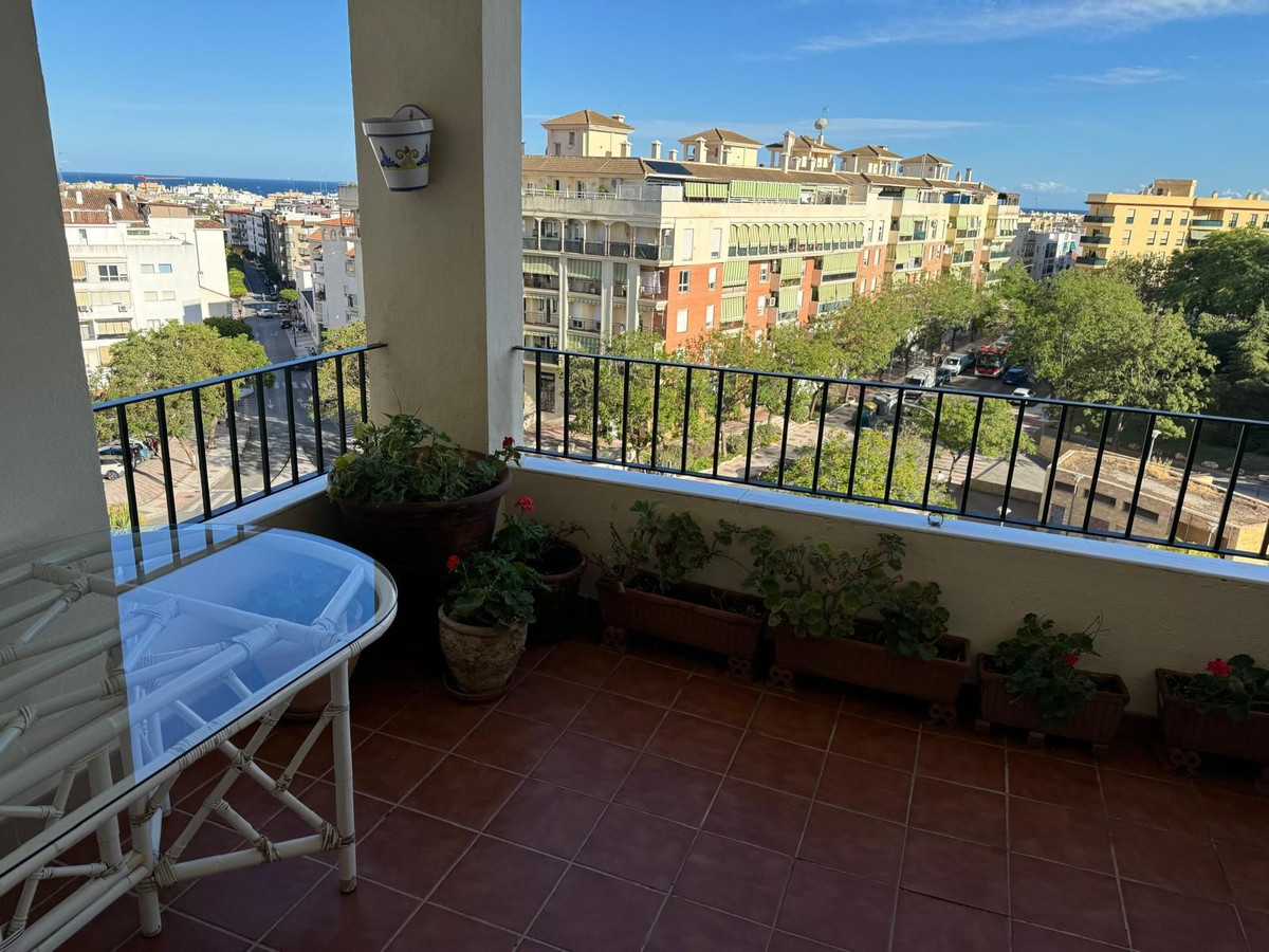 3 Bedroom Apartment for Sale in Estepona — 8