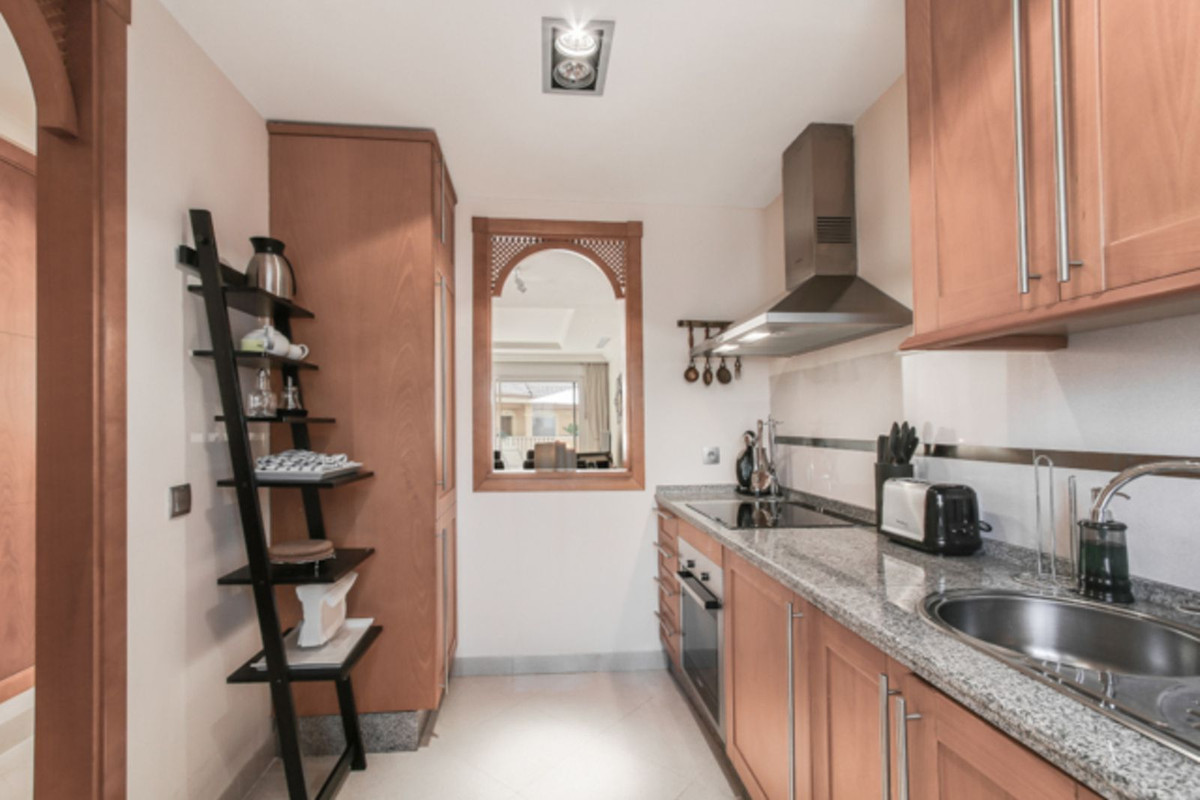 2 Bedroom Apartment for Sale in Nueva Andalucía — view 12