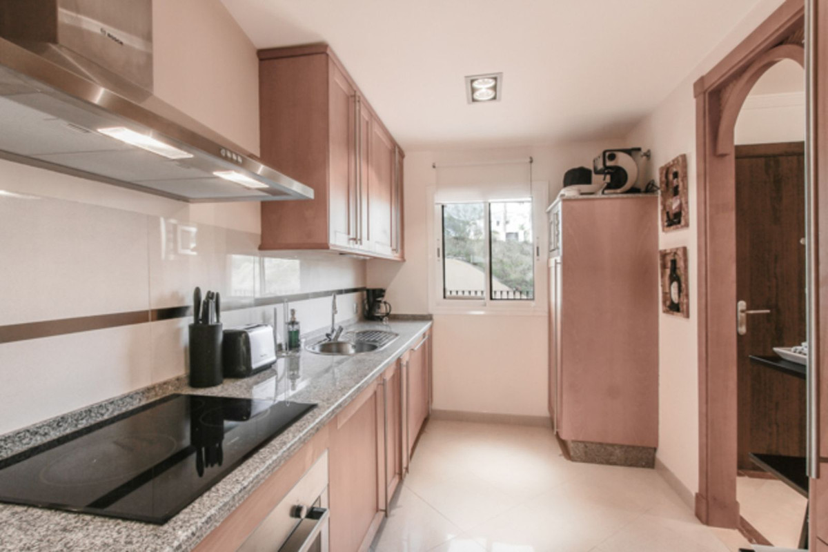 2 Bedroom Apartment for Sale in Nueva Andalucía — view 14