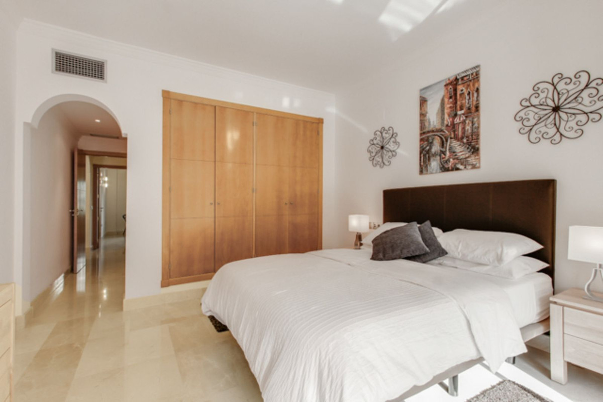2 Bedroom Apartment for Sale in Nueva Andalucía — view 20