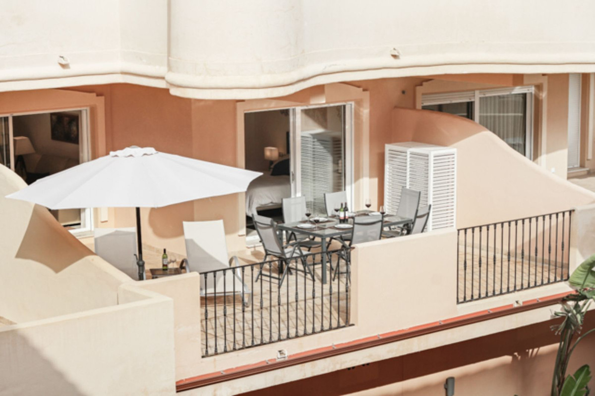 2 Bedroom Apartment for Sale in Nueva Andalucía — view 3