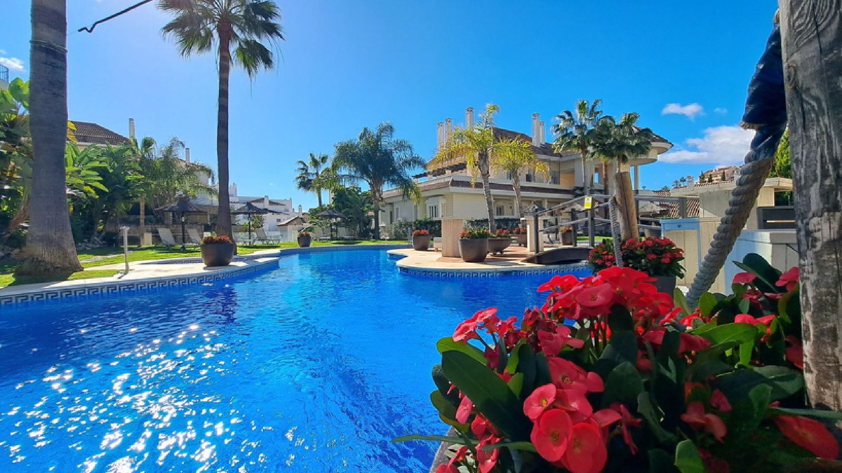 2 Bedroom Apartment for Sale in Nueva Andalucía — view 4