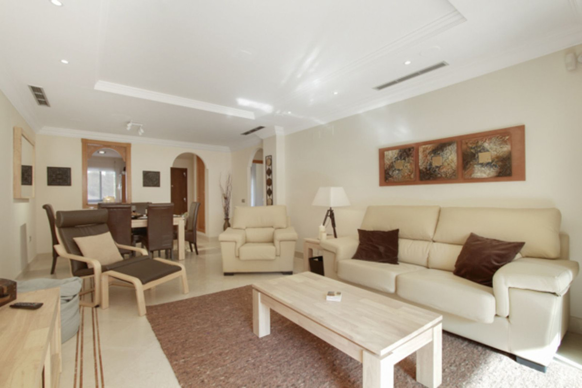 2 Bedroom Apartment for Sale in Nueva Andalucía — view 8