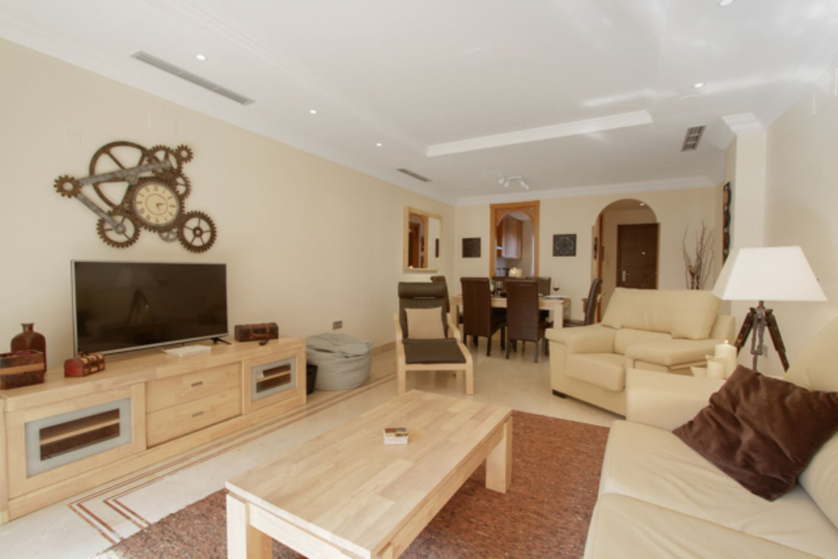2 Bedroom Apartment for Sale in Nueva Andalucía — view 9