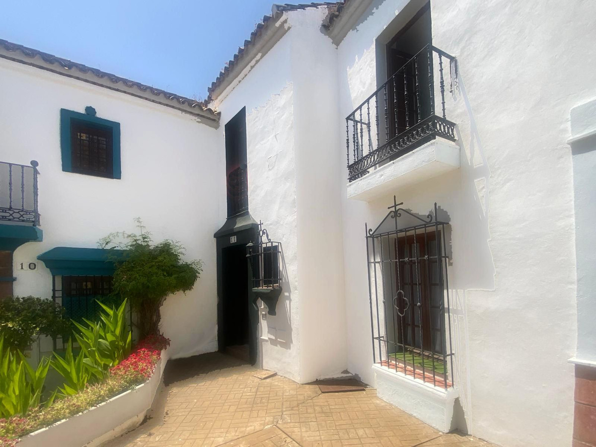 3 Bedroom Villa for Sale in Guadalmina Baja — 5