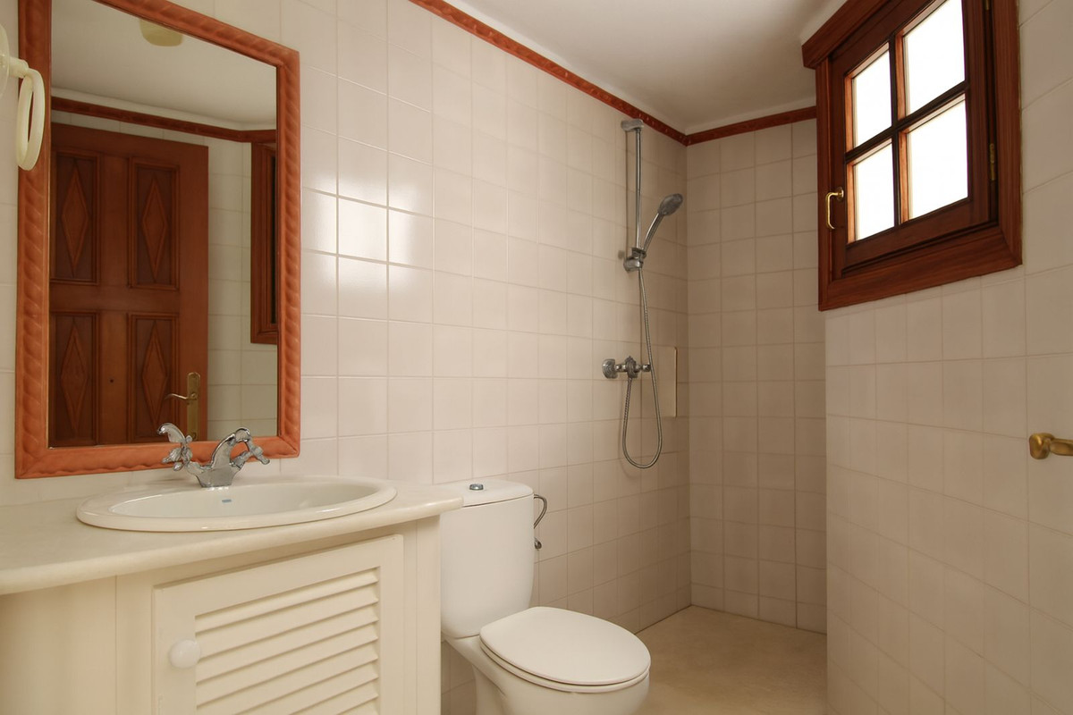3 Bedroom Villa for Sale in Guadalmina Baja — 9
