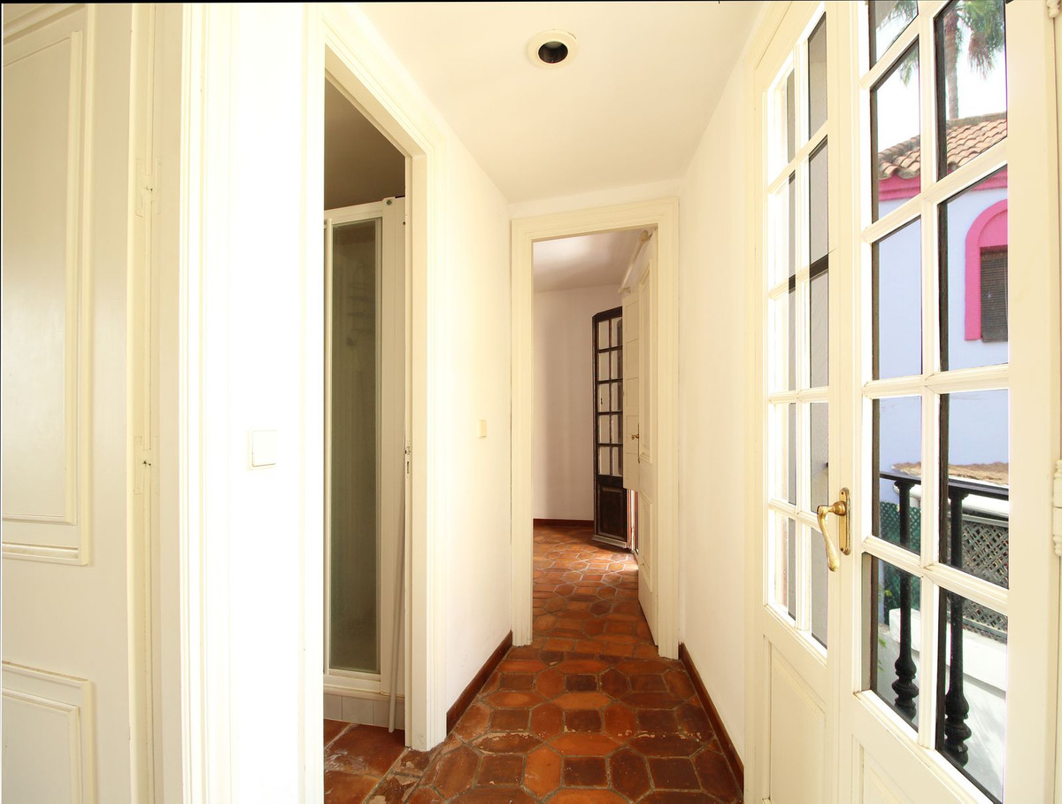 3 Bedroom Villa for Sale in Guadalmina Baja — view 10