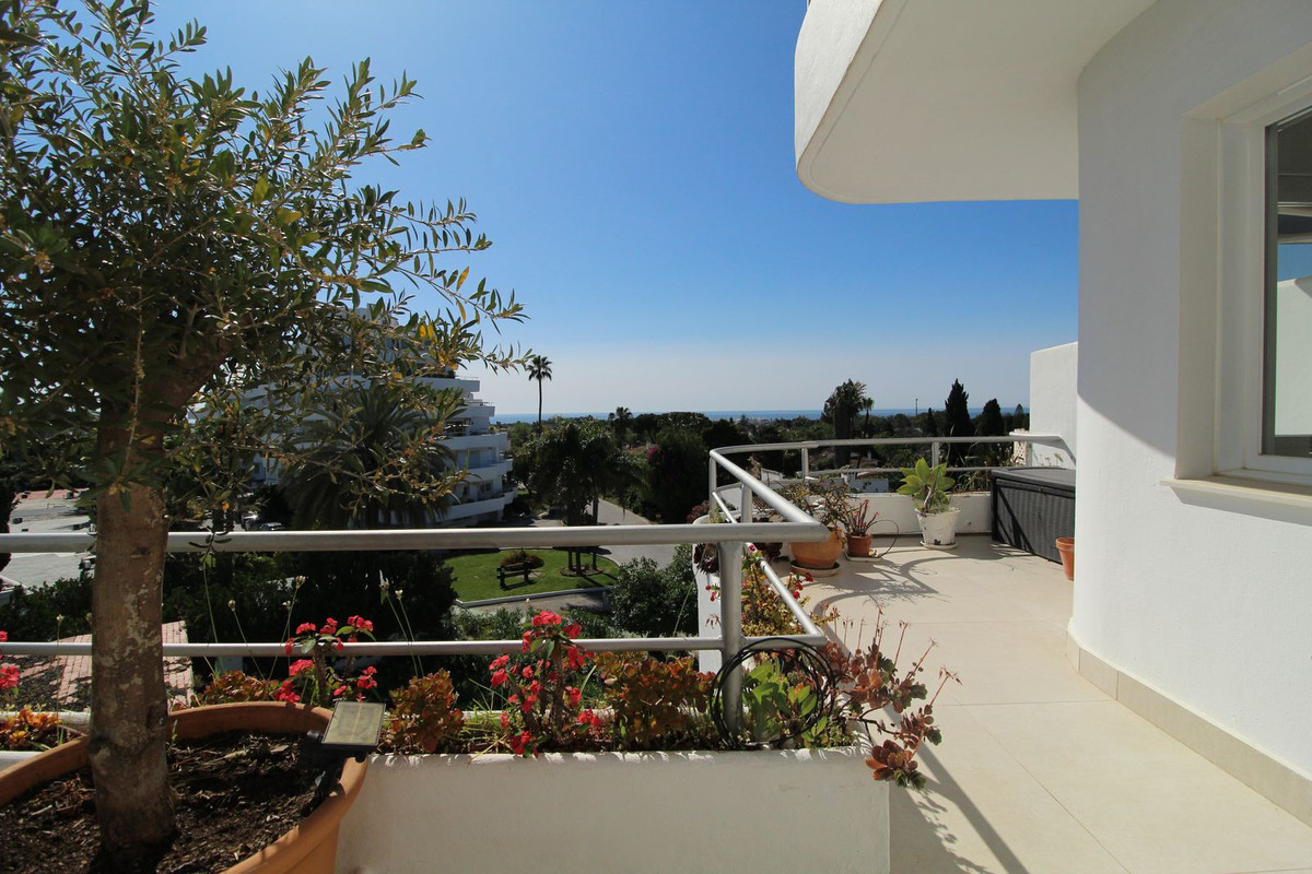 3 Bedroom Apartment for Sale in Guadalmina Alta — 6