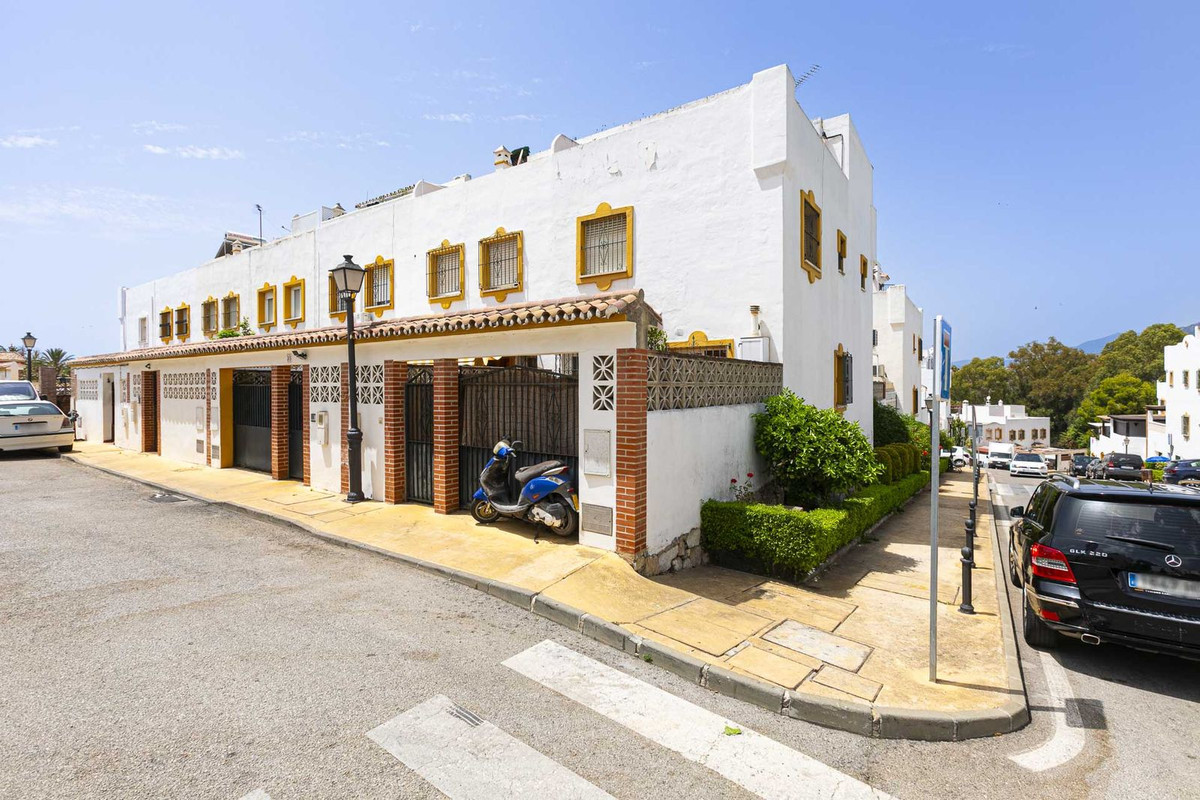 4 Bedroom Villa for Sale in Marbella — 8