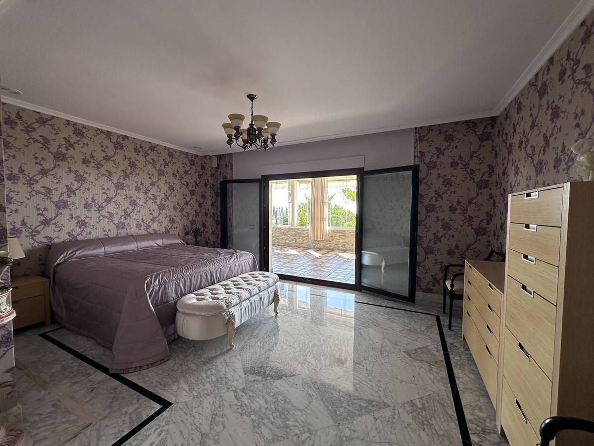 4 Bedroom Apartment for Sale in The Golden Mile — 8