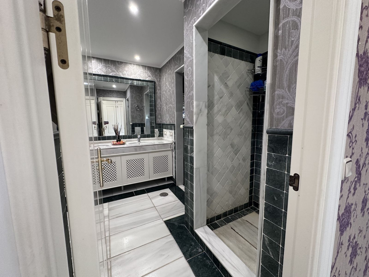 4 Bedroom Apartment for Sale in The Golden Mile — 9