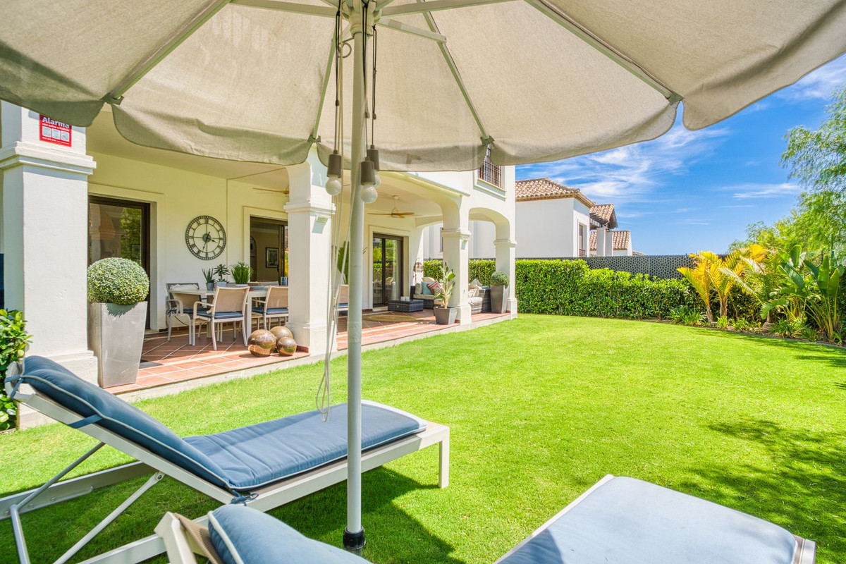3 Bedroom Villa for Sale in Estepona — view 3