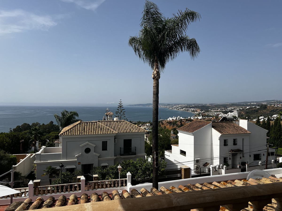 5 Bedroom Villa for Sale in Estepona — 2