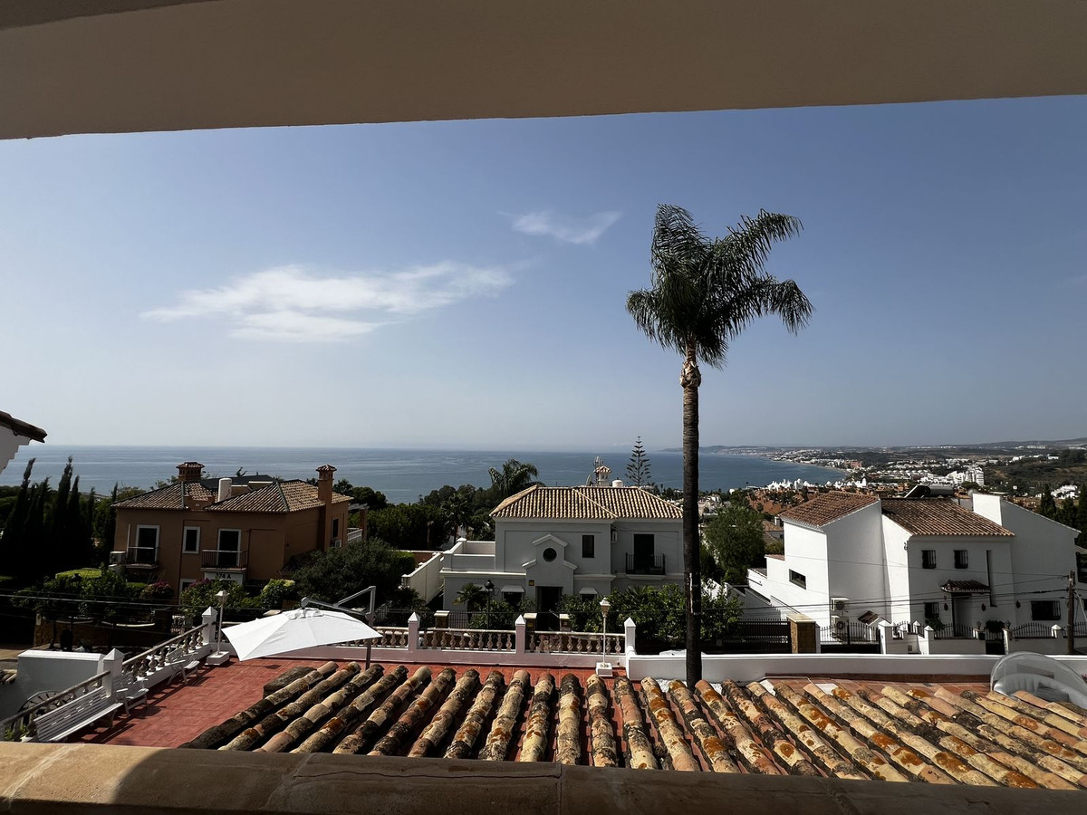 5 Bedroom Villa for Sale in Estepona — 3