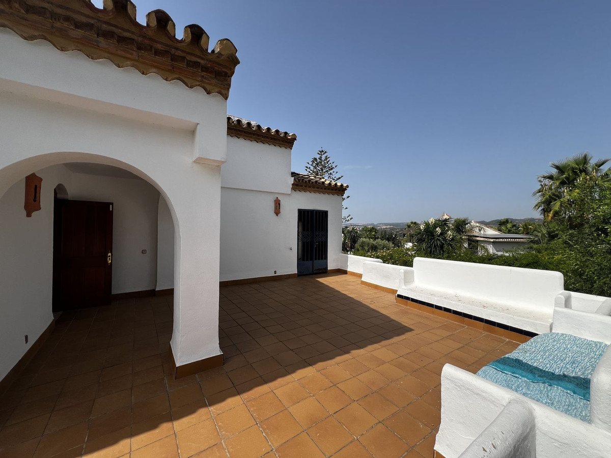 5 Bedroom Villa for Sale in Estepona — 5
