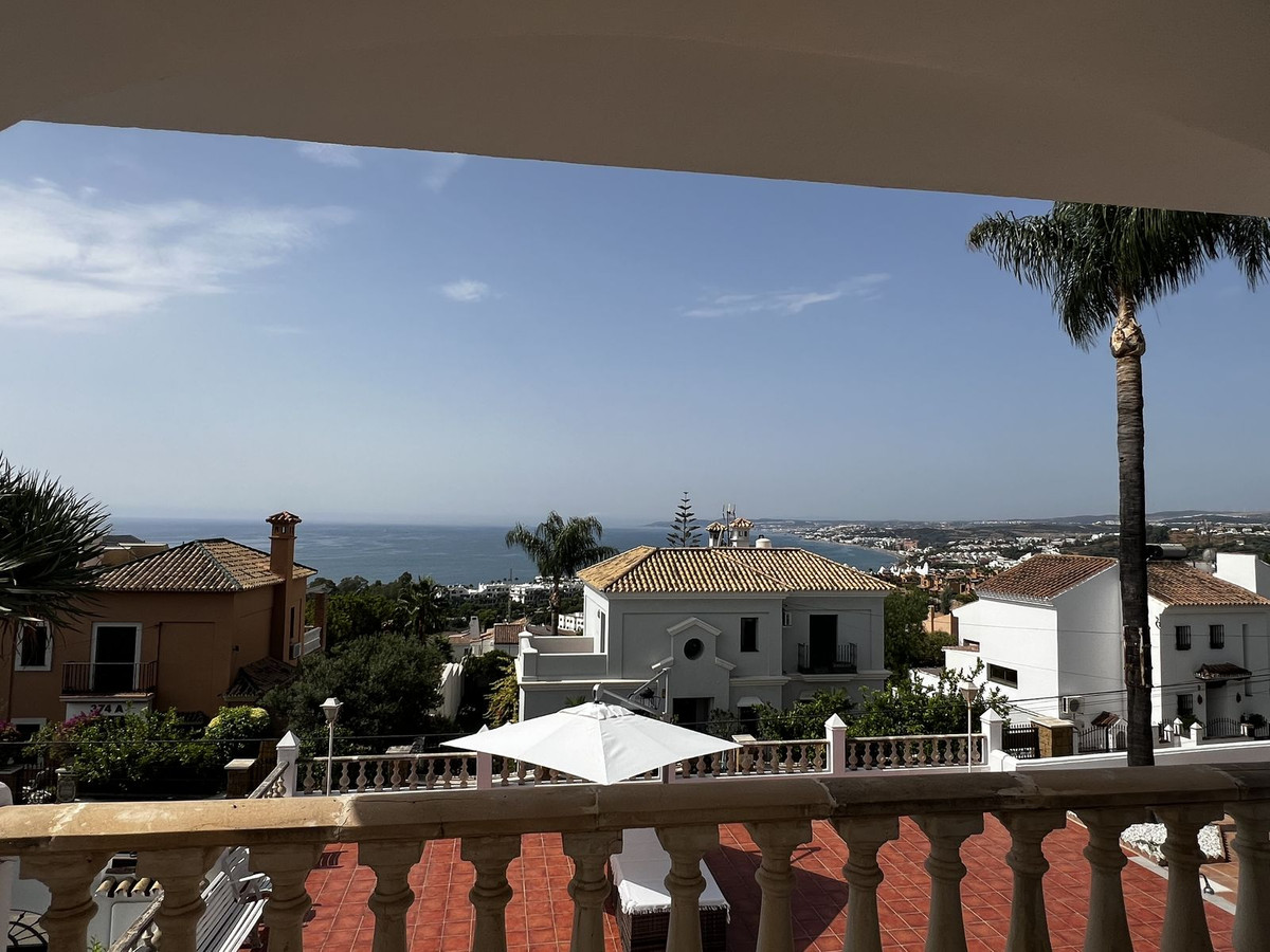 5 Bedroom Villa for Sale in Estepona — 9