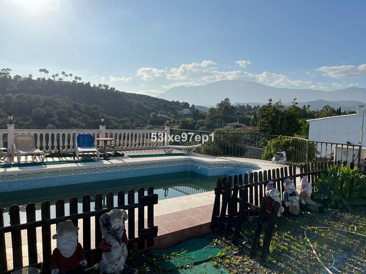 3 Bedroom Villa for Sale in Estepona — 3