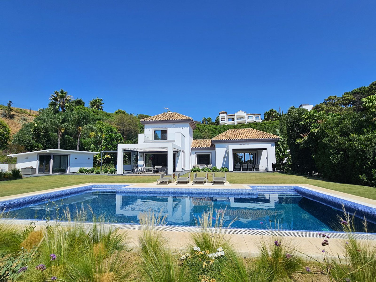 4 Bedroom Villa for Sale in Benahavís