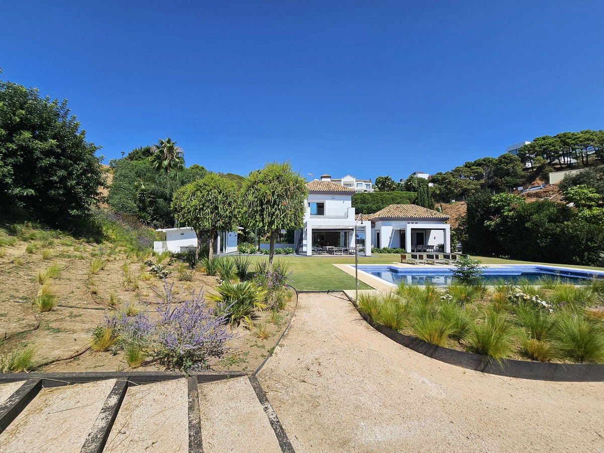 4 Bedroom Villa for Sale in Benahavís — 3