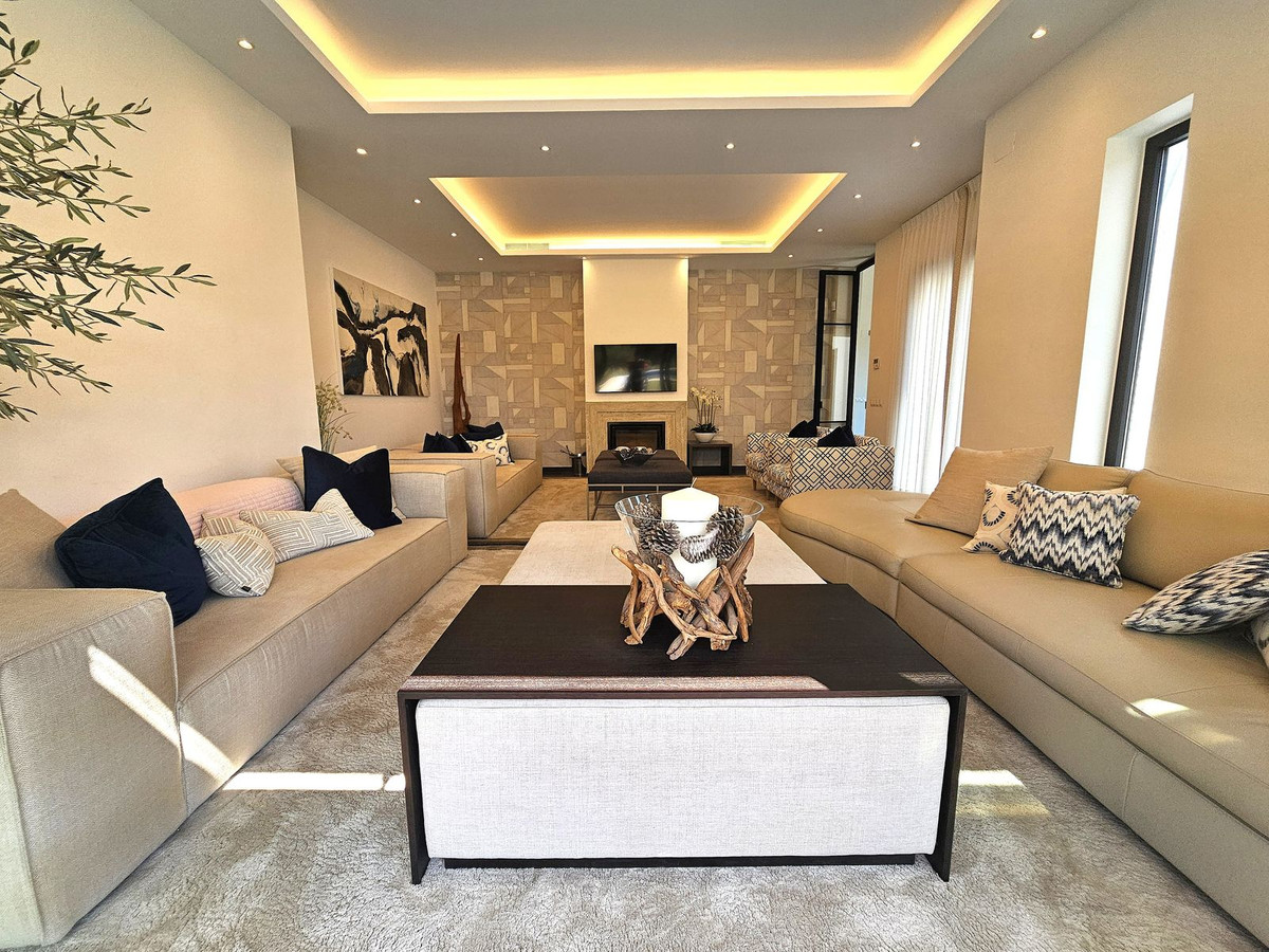 4 Bedroom Villa for Sale in Benahavís — 5